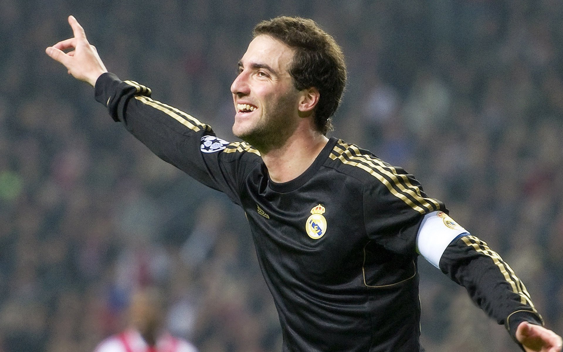 英格拉姆惊艳四座，雷霆击溃掘金，青春风暴下的联盟权力更迭